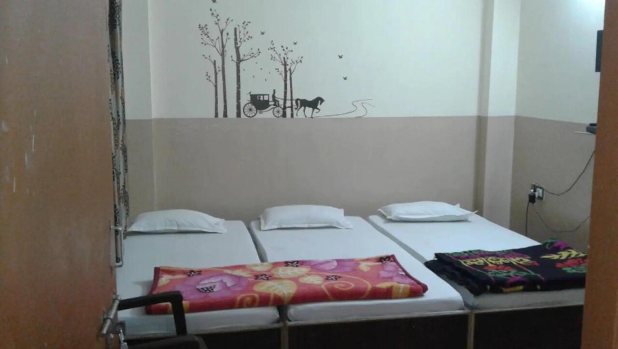 Hotel Swastik Guest House Varanasi - Perfect Location And Comfortable Room Luaran gambar