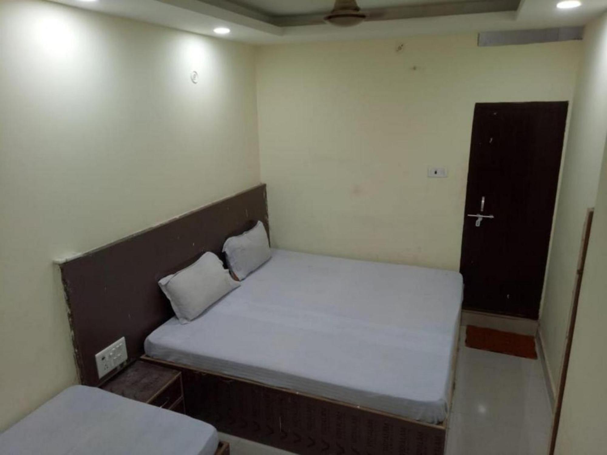Hotel Swastik Guest House Varanasi - Perfect Location And Comfortable Room Luaran gambar