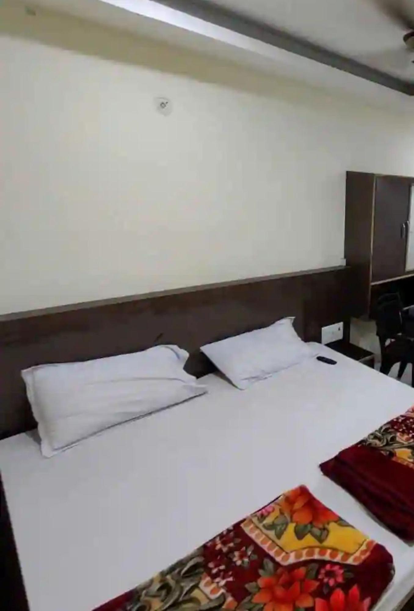 Hotel Swastik Guest House Varanasi - Perfect Location And Comfortable Room Luaran gambar